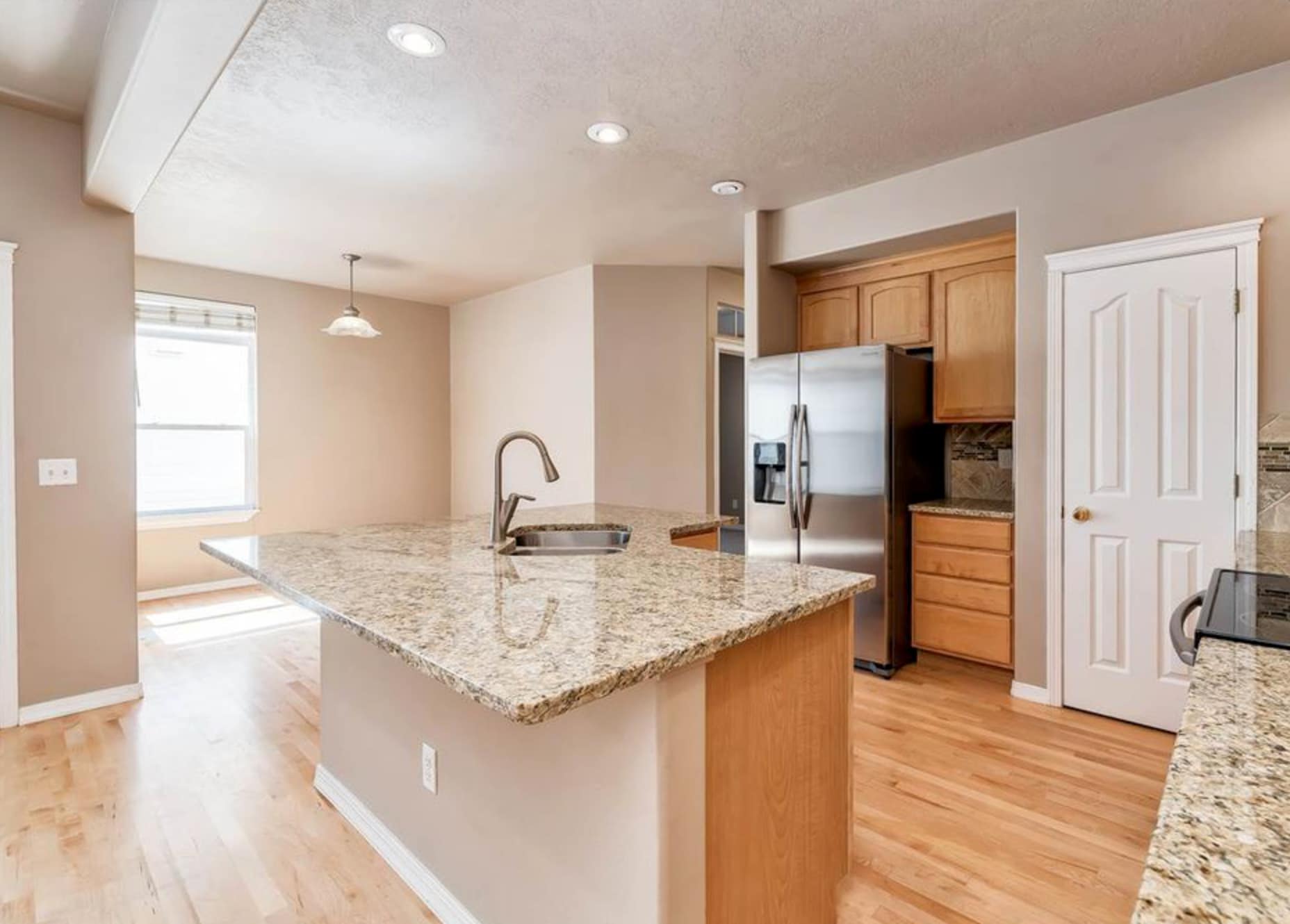 Kitchen/dining area - 6110 North Point Bar Ln