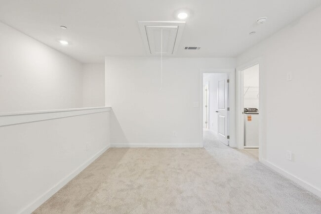 Building Photo - 7148 Cedarcrest Ct