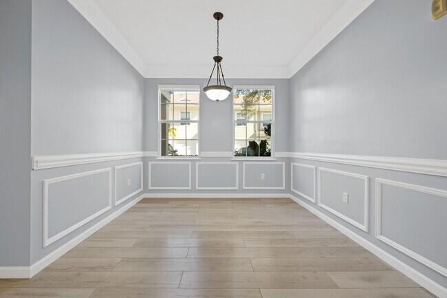 Building Photo - 225 Murcia Dr
