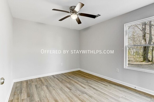 Building Photo - 2927 Beechmont St