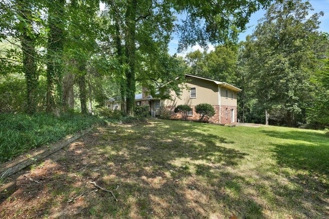 Building Photo - 1812 Wiggins Cir SW