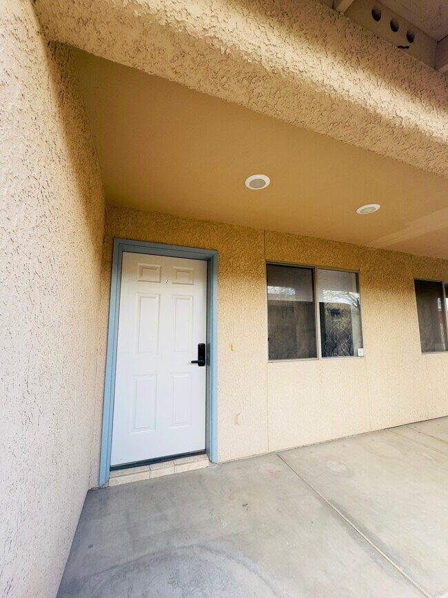 Building Photo - 8981 E Golf Links Rd