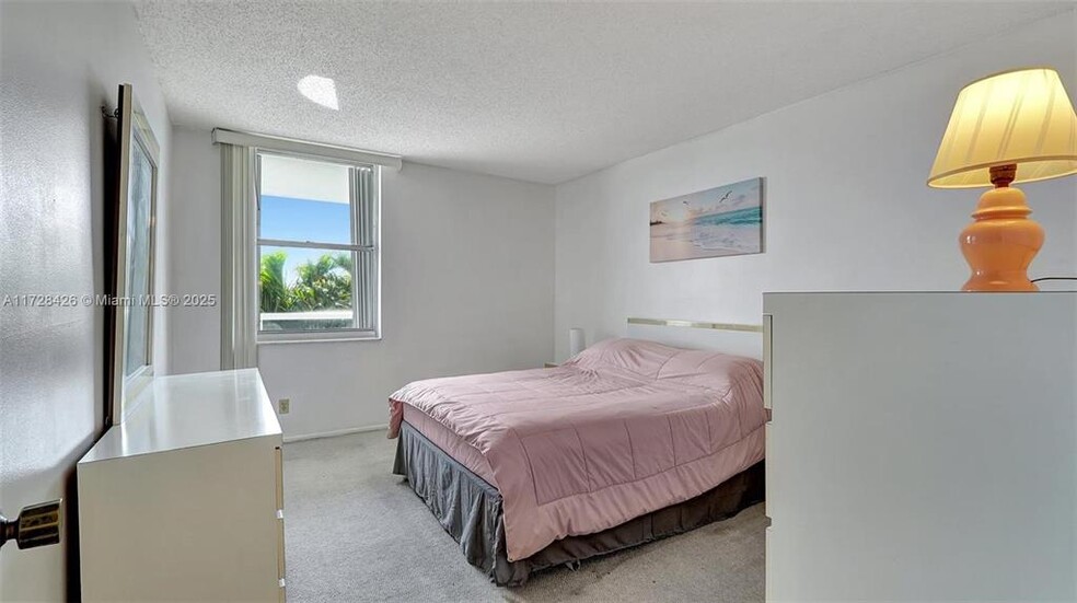 Building Photo - 3015 N Ocean Blvd