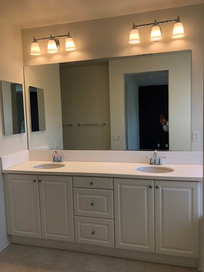 Building Photo - Beautiful 4 Bed 3 Bath Home In Harmony Gro...
