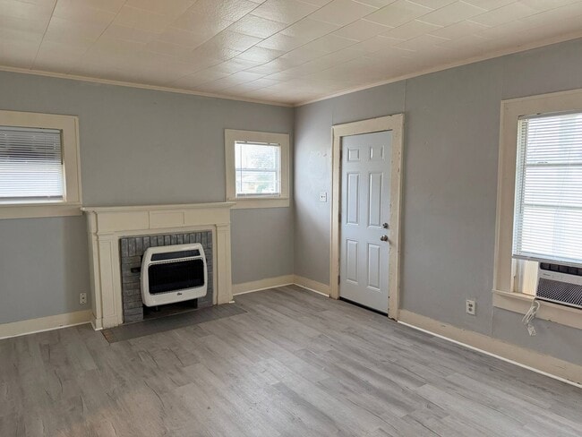 Building Photo - 1818 Collins Ave