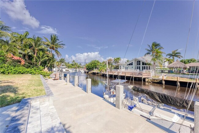 Building Photo - 2680 NE 24th St