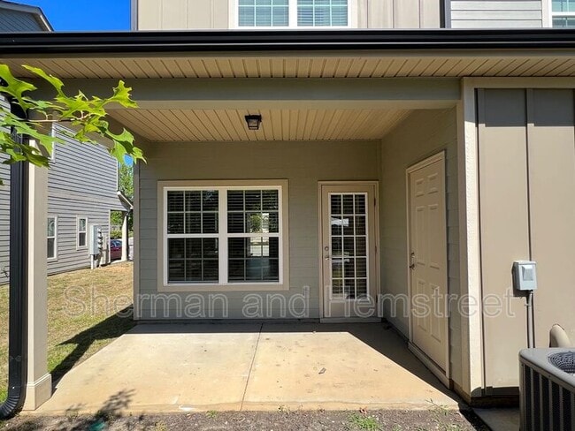 Building Photo - 620 Dobhill Ln