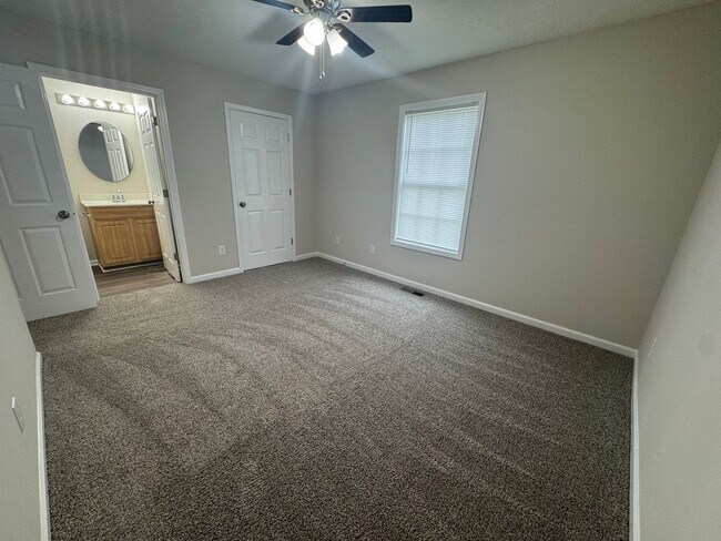 Building Photo - Newly Renovated 3BR 2BA home close to GM, ...