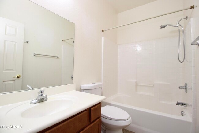 Building Photo - 2600 E Springfield Pl