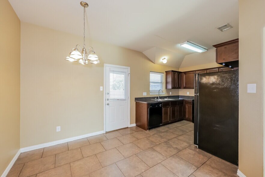 Building Photo - 7681 Hollow Point Dr