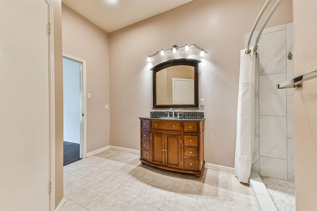 Building Photo - 3327 S Country Meadows Ln