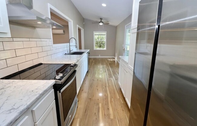 Building Photo - 124 Riverview Dr