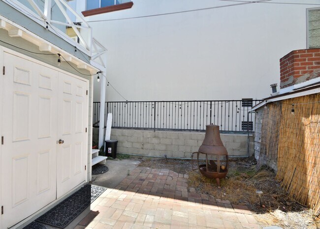 Building Photo - j421