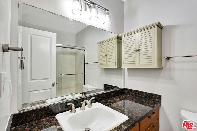 Building Photo - 10982 Roebling Ave