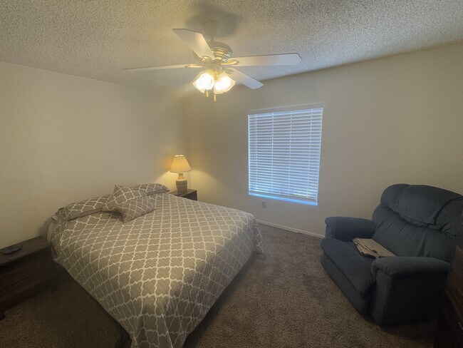 Building Photo - 5518 E Lindstrom Ln