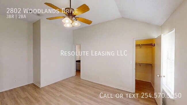 Building Photo - 2802 Woodlands Dr