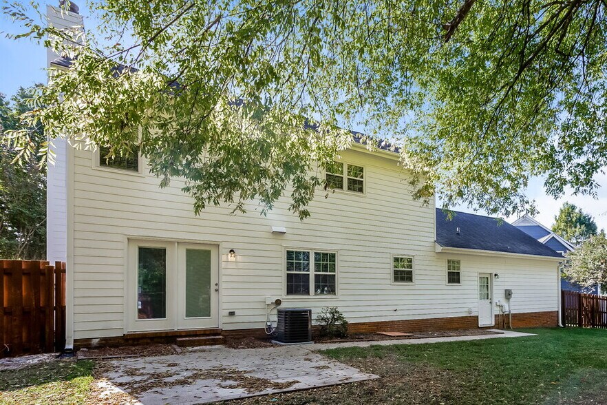 Building Photo - 1833 Middlebury Ct