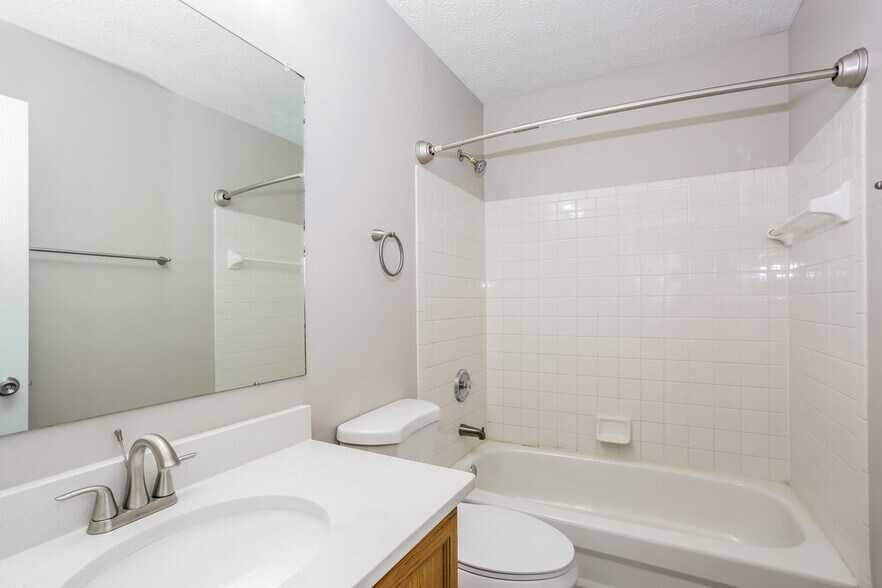 Building Photo - 8402 Lucerne Dr