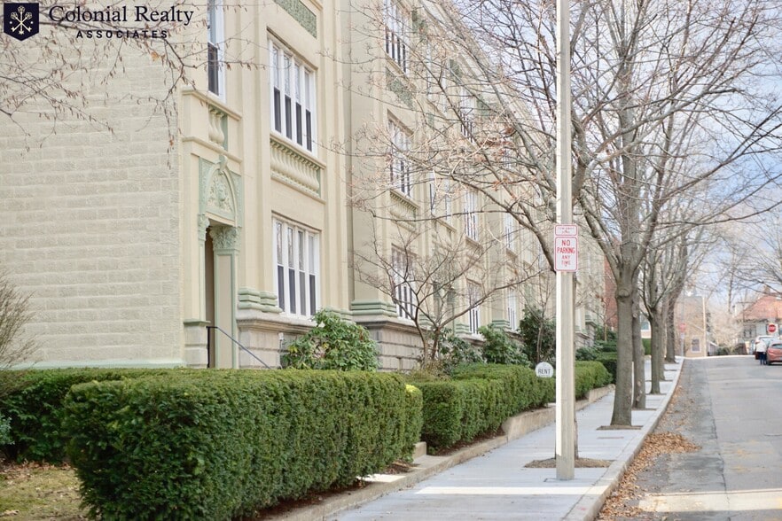 Building Photo - 72 Egmont St