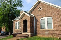 Building Photo - 8BR/6BA Fort Sanders Home Near UTK | Avail...