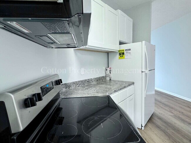 Building Photo - 2BR/2BA Condo off Wilshire Blvd - Beautifu...
