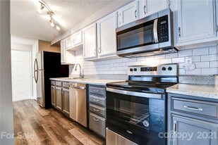 Building Photo - 1634 Arlyn Cir