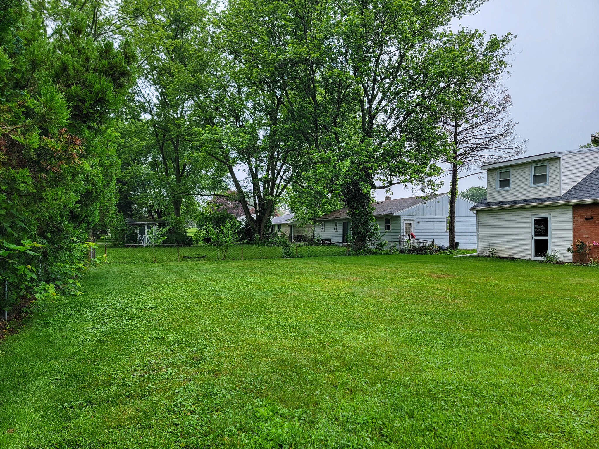 Building Photo - 902 Maple Ln