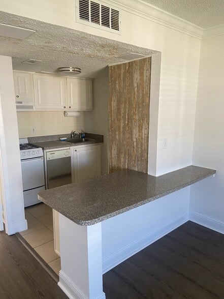 Building Photo - 125 Water Front Way