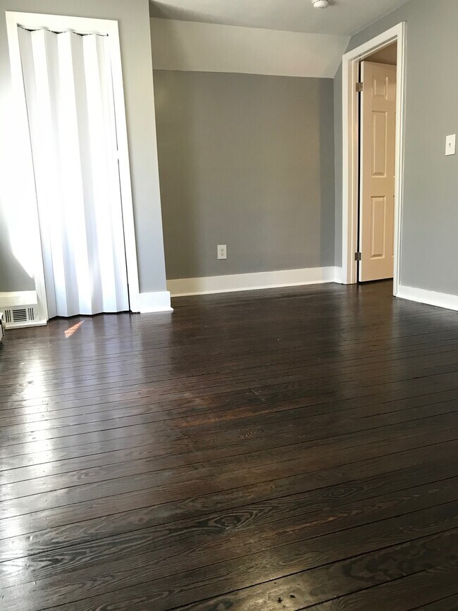 Building Photo - 353 Poplar St