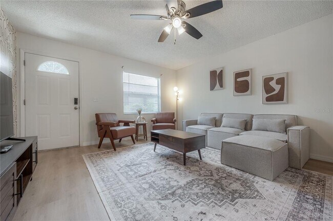 Building Photo - 6910 S MacDill Ave