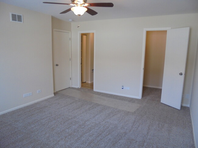 Building Photo - 302 Teak Ln