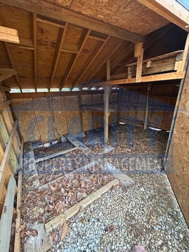 Building Photo - Three bedroom home w/ fenced in yard!