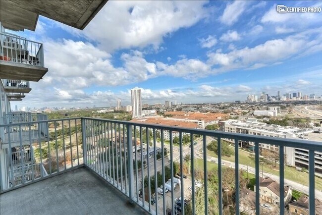 Building Photo - 5925 Almeda Rd