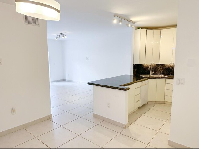 Building Photo - 50 SW 3rd Ave