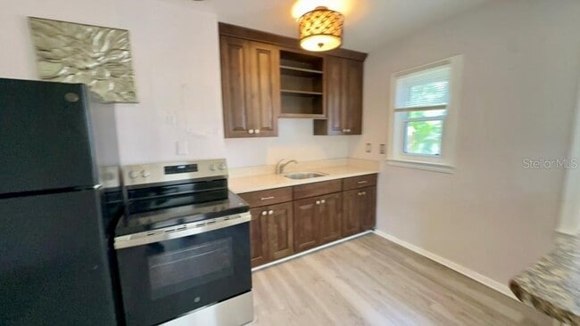 Building Photo - 332 Buena Vista Dr S