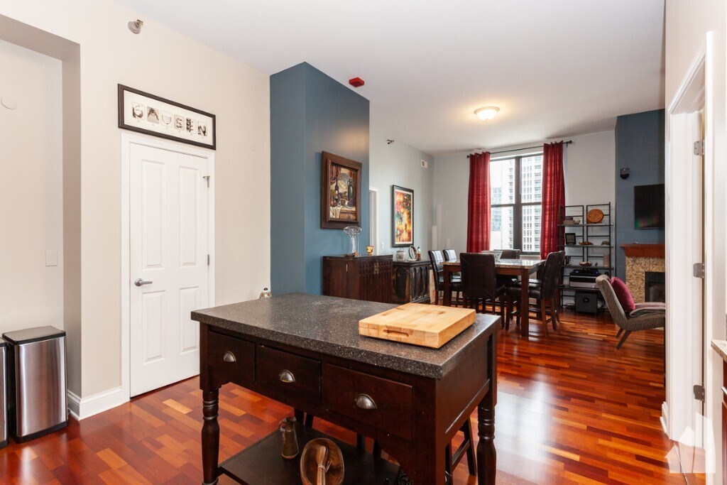 Building Photo - 1464 S MICHIGAN Ave