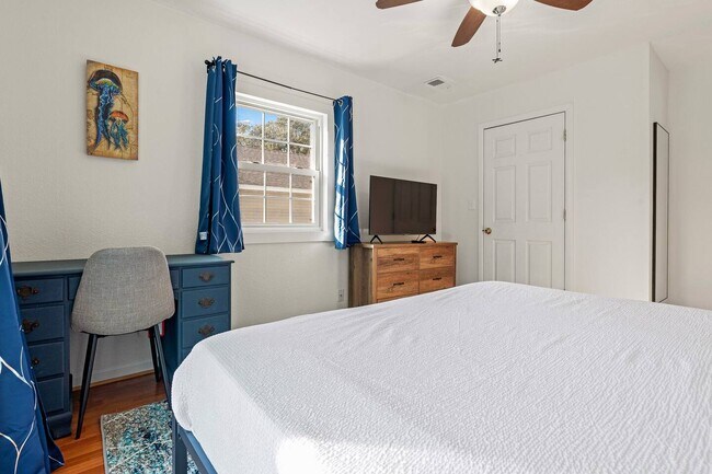 Building Photo - 909 Indian Dr