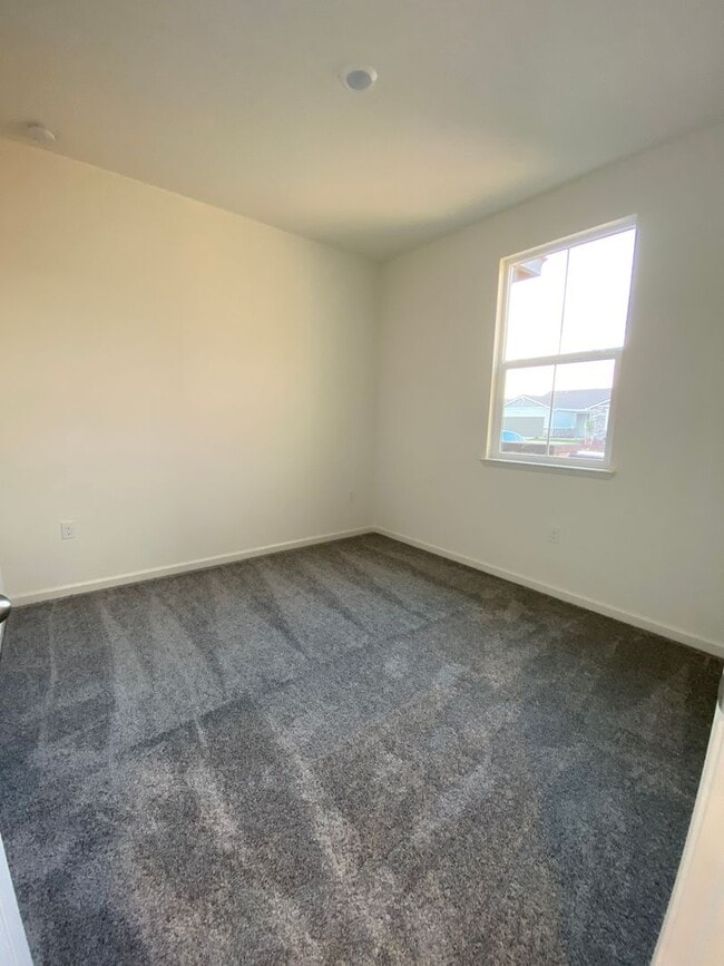 Building Photo - Available NOW - Beautiful and NEW 4 bed / 2 Bath