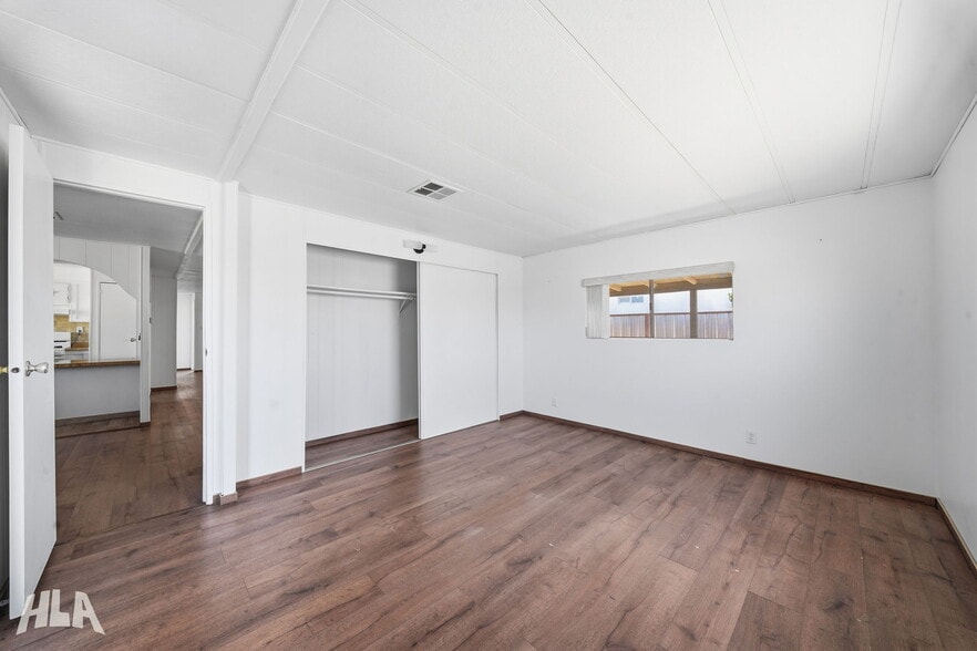 Building Photo - 10584 E Amber Dr