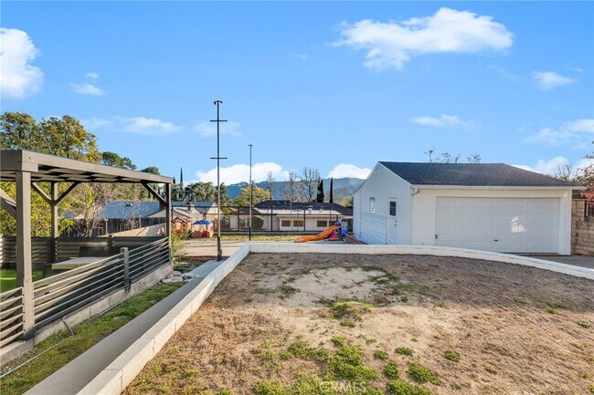 Building Photo - 2712 Henrietta Ave