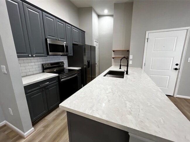 Building Photo - 2425 Augusta Dr