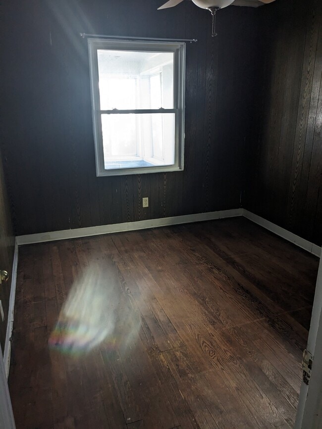 Building Photo - 410 W Lapeer St