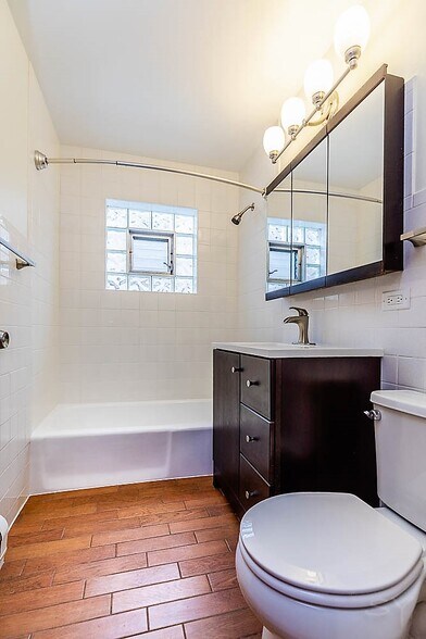 Building Photo - 5752 W Park Ave