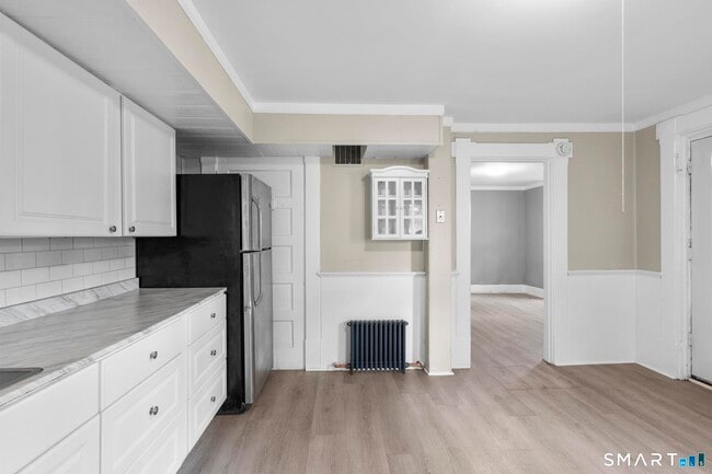 Building Photo - 18 Hobart St