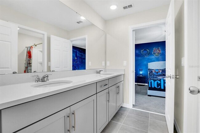 Building Photo - 1919 Tropical Palms Cir