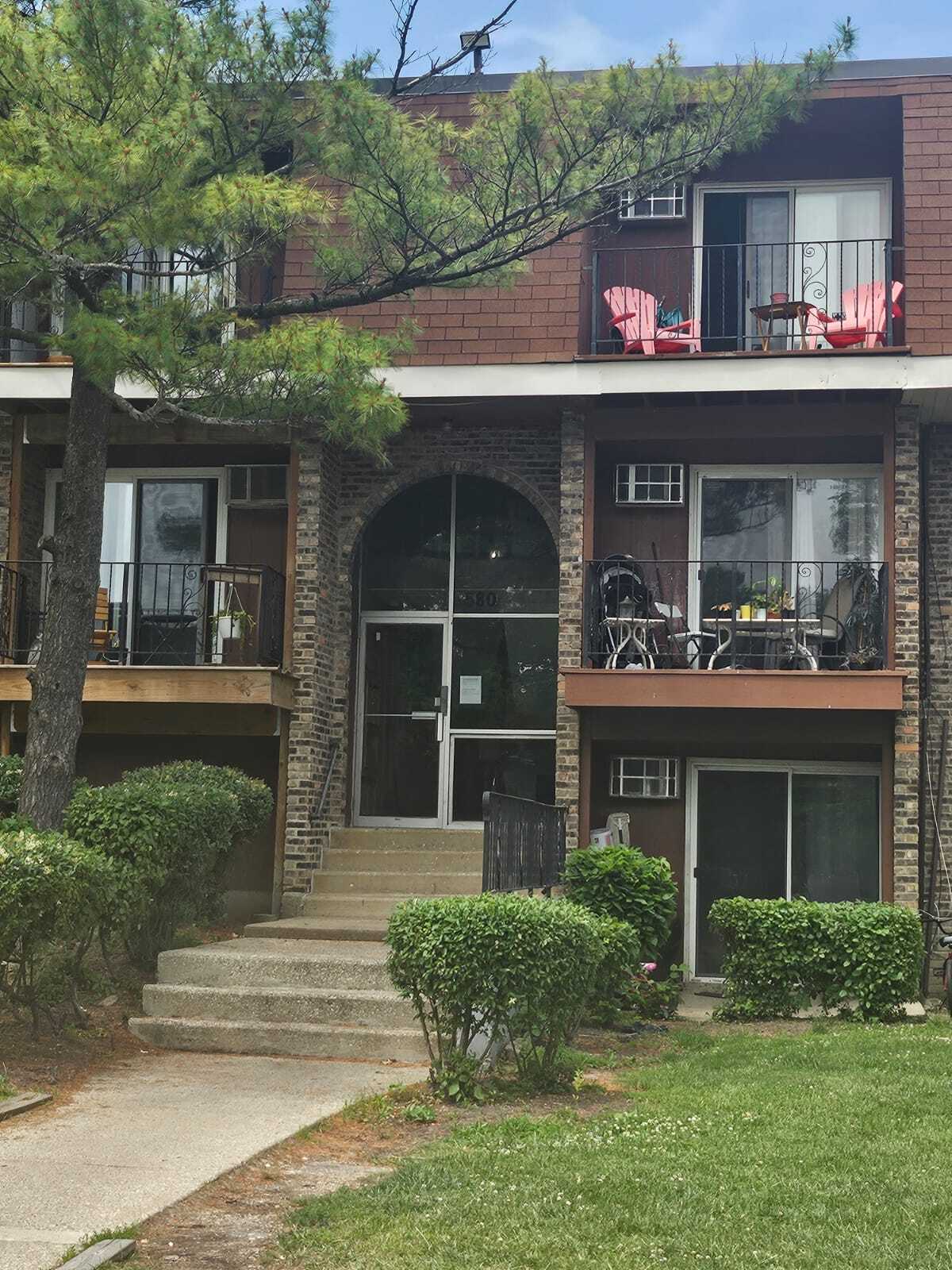 Building Photo - 580 Hill Dr