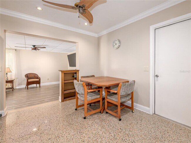 Building Photo - 907 Hillside Terrace