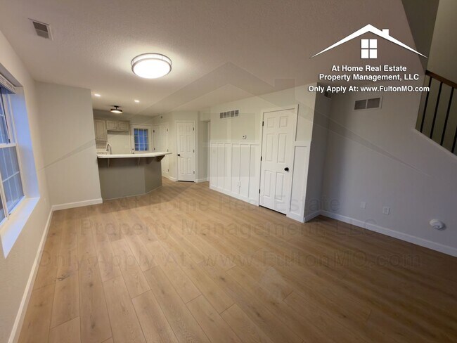 Building Photo - 1011-1013 Greystone Court