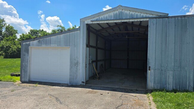 Building Photo - 104 S Johnson Ave
