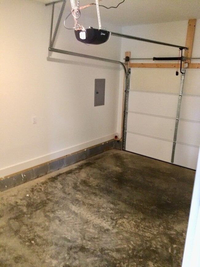 Building Photo - 1138 Kenton St